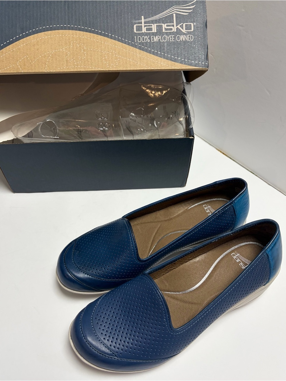 Dansko Marjorie Blue Perforated Leather Slip-On Comfort Shoes 
EU 38 US 7.5-8